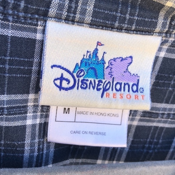 DisneyLand Resort Button Up | SIZE M - Picture 3 of 6